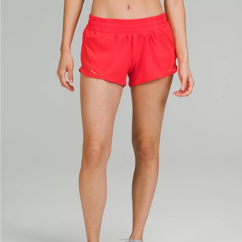 Lululemon carnation red hotty hot shorts 2.5 in low rise size 4